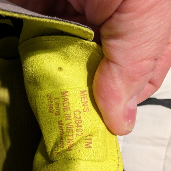 Men\'s Lightweight Gray and Neon Yellow Runner